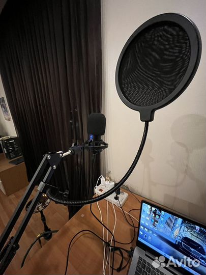 Студийный микрофон