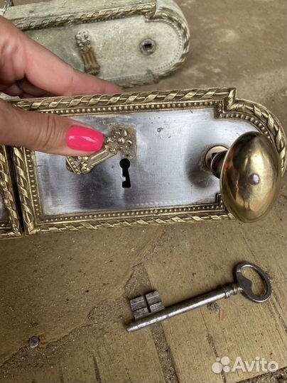 Замки старинные две штуки