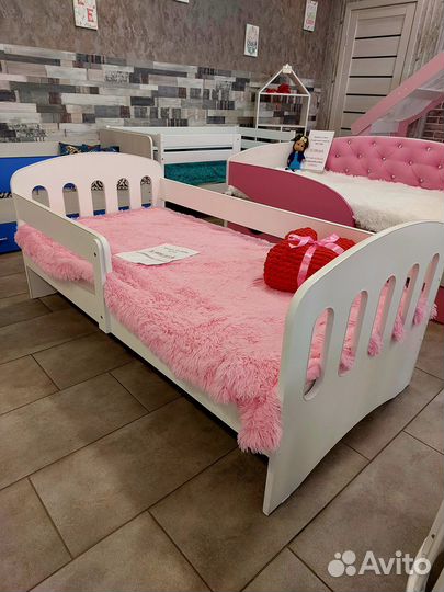 Кровать с бортиком