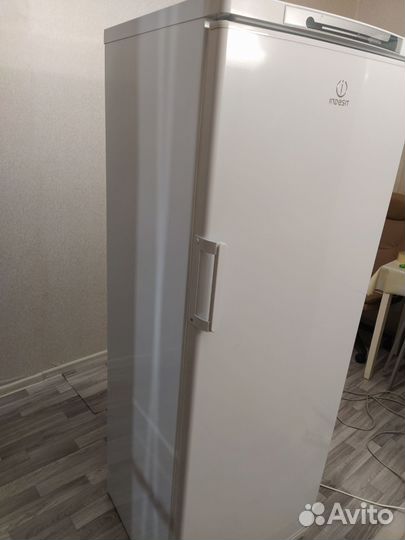 Холодильник Индезит SB16740 в отличном состоянии