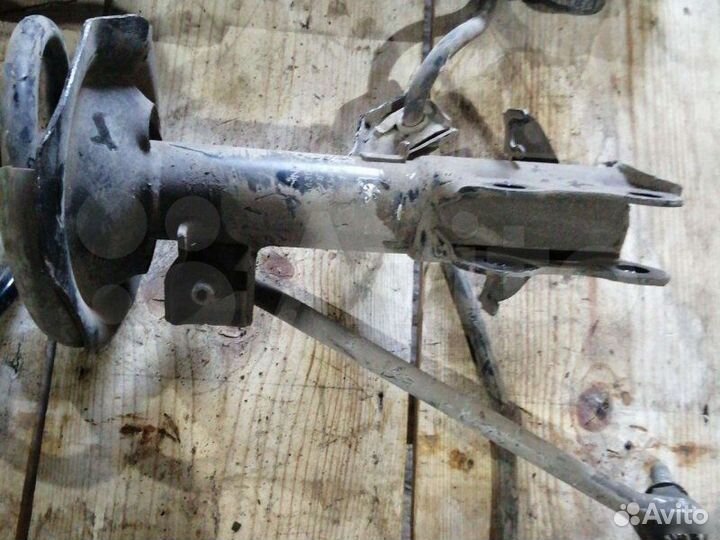 Стойка задняя Nissan Tiida C11