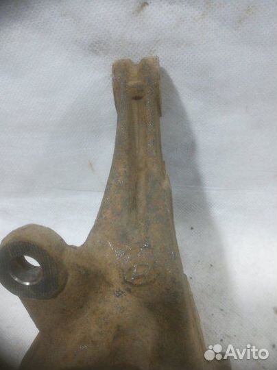 Кулак поворотный передний правый Kia Ceed 1