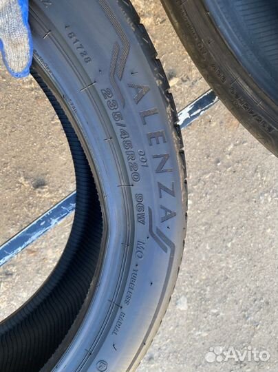 Bridgestone Alenza 001 235/45 R20