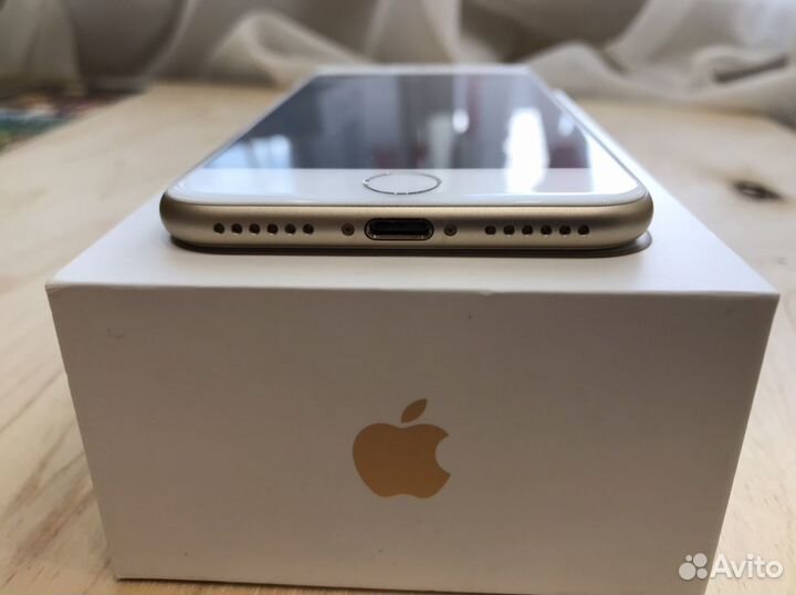 Телефон iPhone 7 32Gb