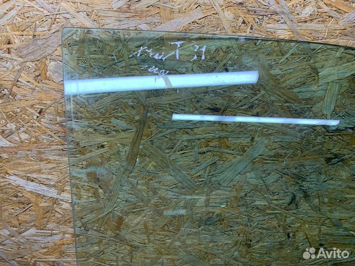 Стекло двери переднее правое Nissan X-Trail T31