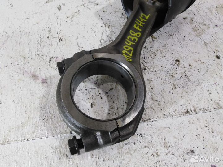 Поршень с шатуном Вольво