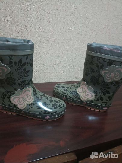 Резиновые сапожки для девочки