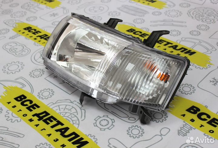 Фара Toyota Probox 02-14
