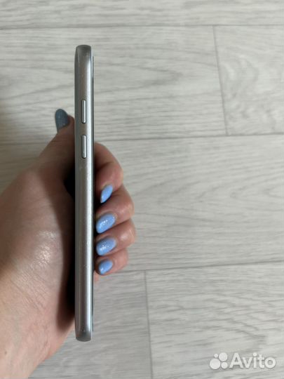 Продаю телефон