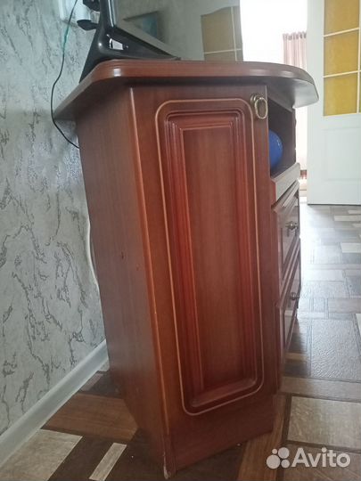 Тумба под телевизор угловая