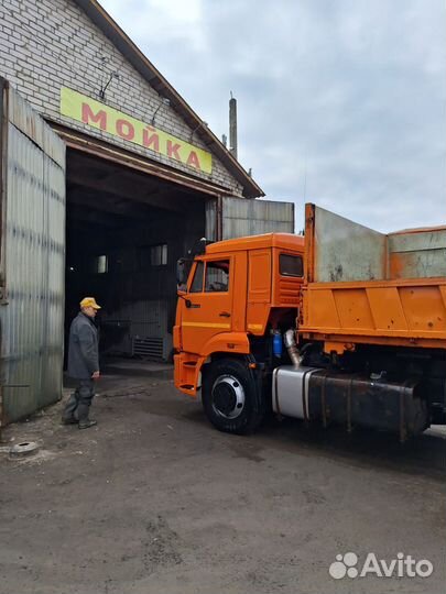 Мойщики на автомойку