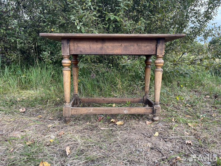 Стол старинный с ящиком