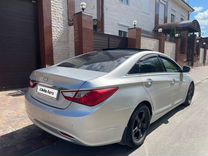 Hyundai Sonata 2.0 AT, 2011, 290 000 км, с пробегом, цена 950 000 руб.