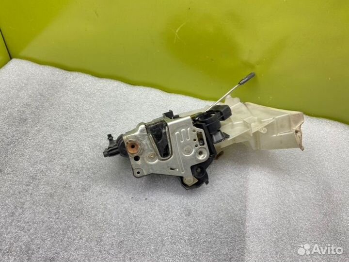 Замок двери передний правый Mercedes-Benz E-Class