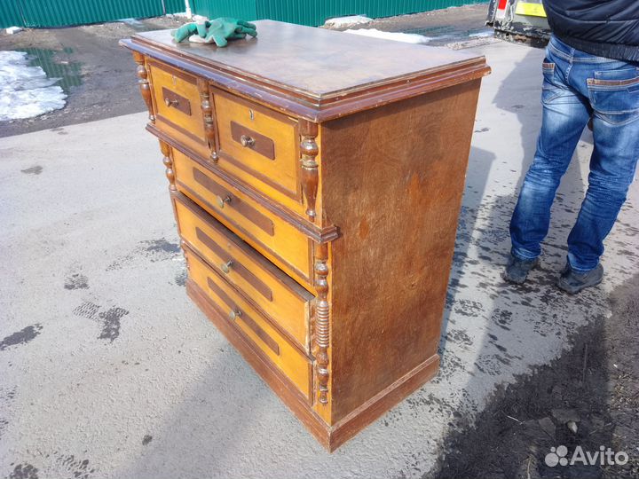 Старинный комод