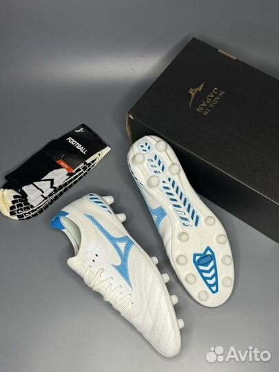 Футбольные бутсы mizuno