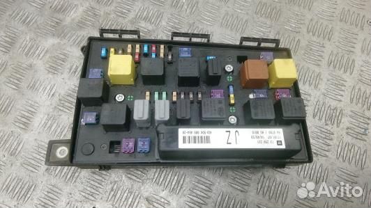 Блок предохранителей opel zafira B (SEA30M101)