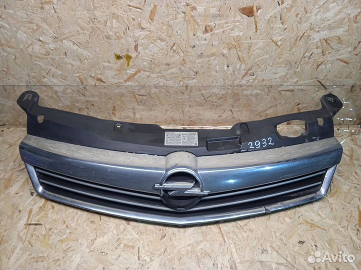 Решетка радиатора Opel Astra