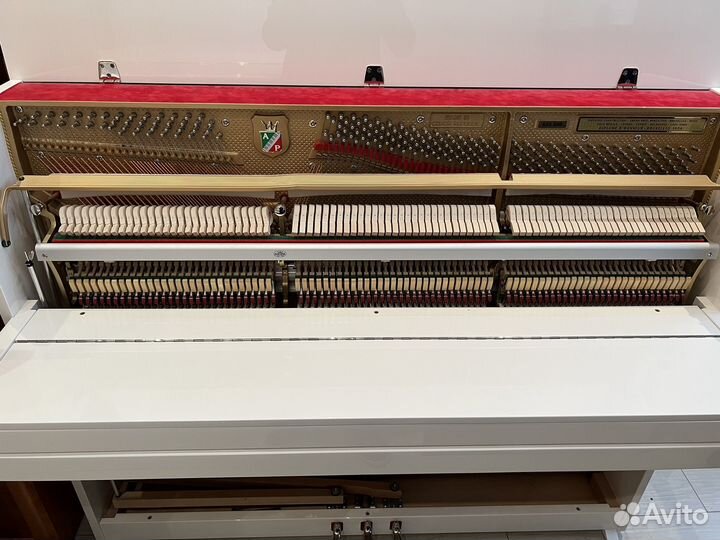 Пианино Petrof P 118 S1, серебряная фурнитура