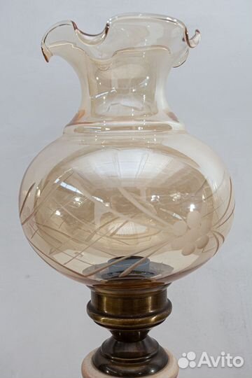 Электрическая настольная лампа