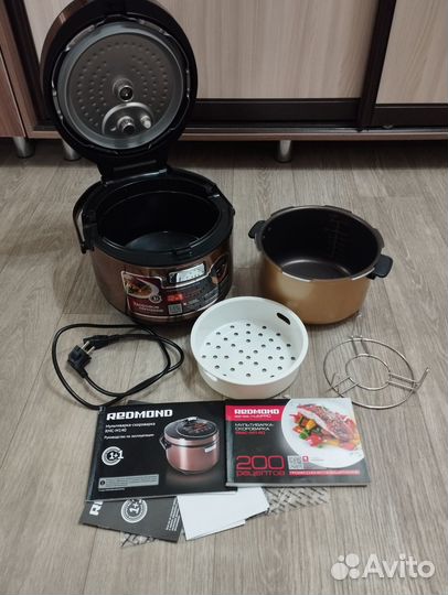 Мультиварка-скороварка Redmond RMC-M140