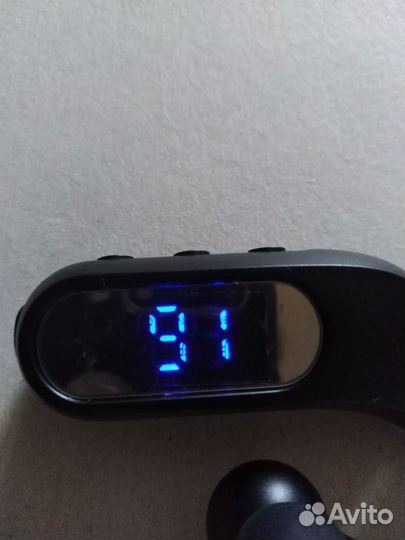 Bluetooth наушник с процентами