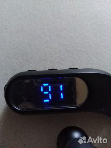 Bluetooth наушник с процентами