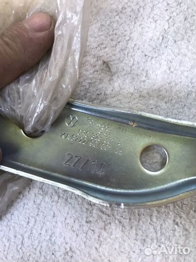 Петля капота левая VW Polo