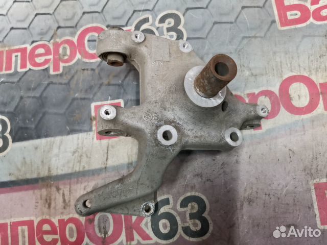 Кулак поворотный задний правый Volkswagen Passat