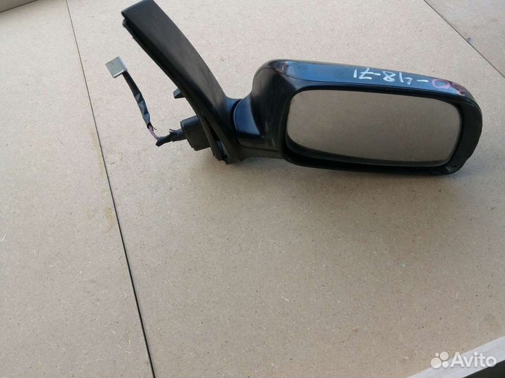 Передняя правая дверь с зеркалом на тойота виш