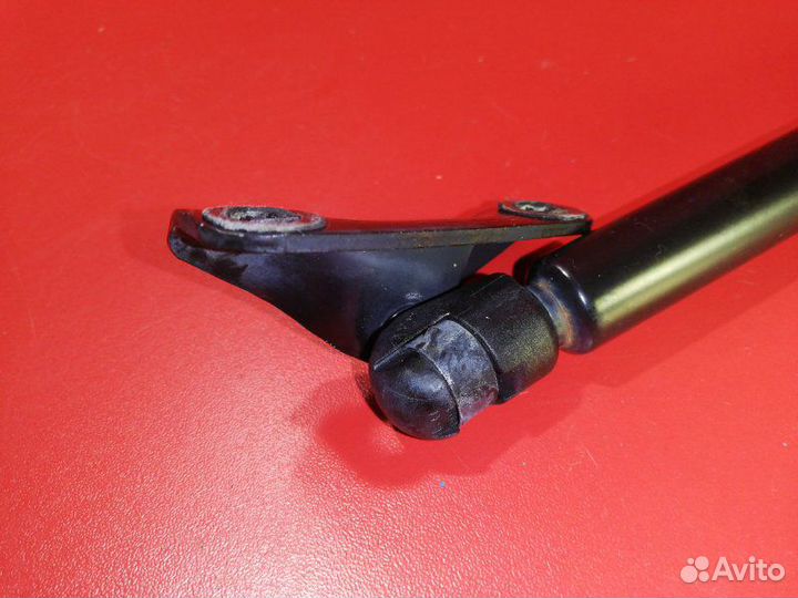 Амортизатор багажника задний левый Toyota Corolla