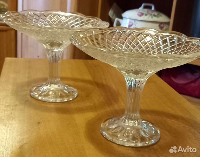 Ваза для фруктов на ножке ссср.Цена за две