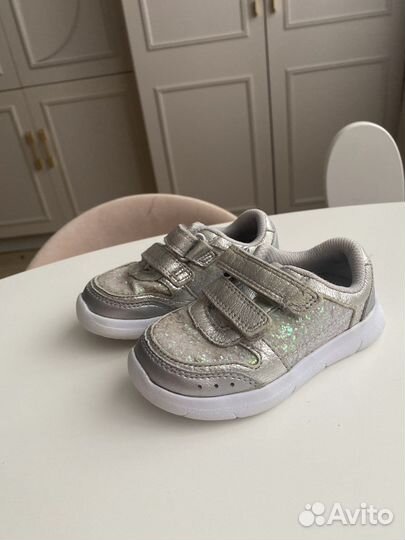 Кроссовки clarks