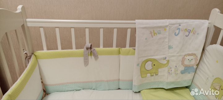 Комплект в детскую кроватку с бортиками