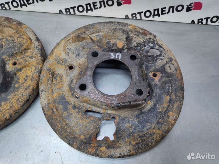 Щиток тормозного механизма Toyota Sprinter