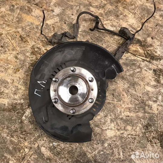 Кулак поворотный передний левый Toyota Land