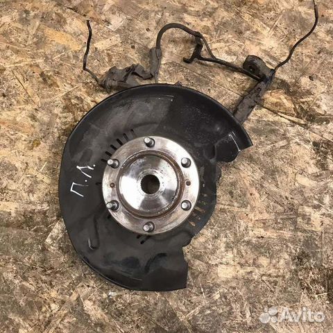 Кулак поворотный передний левый Toyota Land