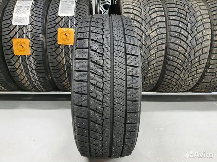 Bridgestone Blizzak VRX 235/45 R18