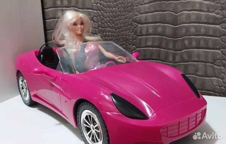 Кукла Barbie в кабриолете