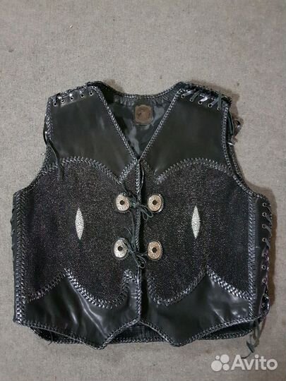 Жилет из кожи ската