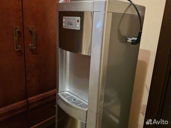 Кулер для воды с холодильником