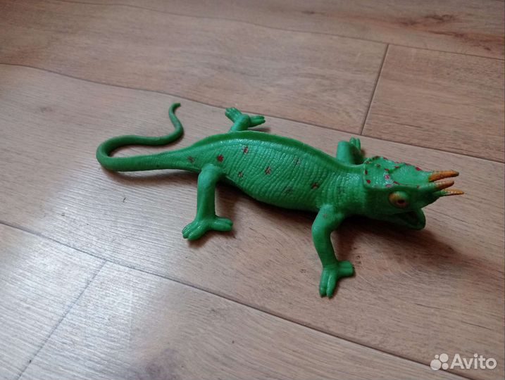 Резиновая ящерица