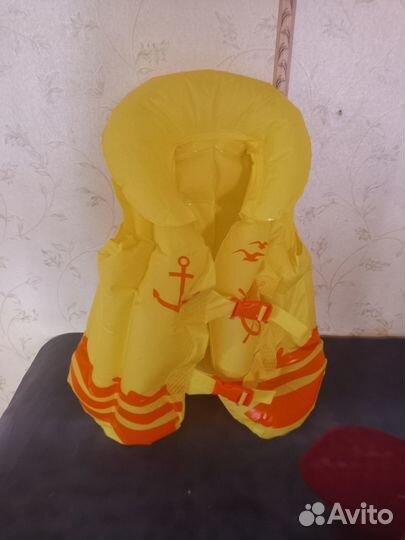 Спасательный жилет для детей плюс два нарукавника