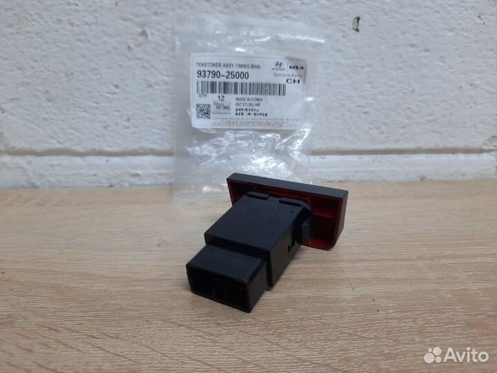 Кнопка аварийного сигнала Hyundai Accent