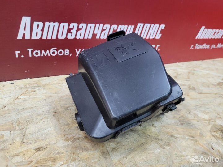 Корпус блока предохранителей Renault Logan