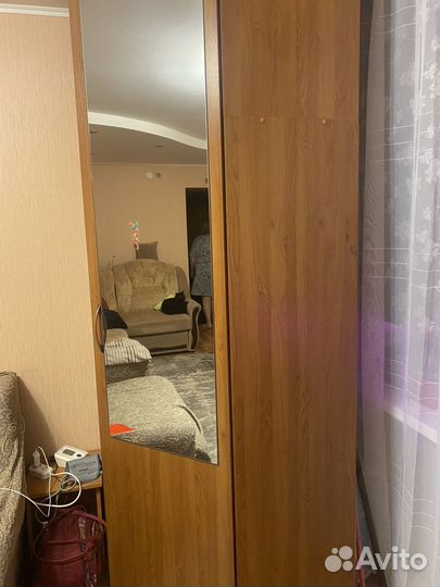 Угловой шкаф с зеркалом