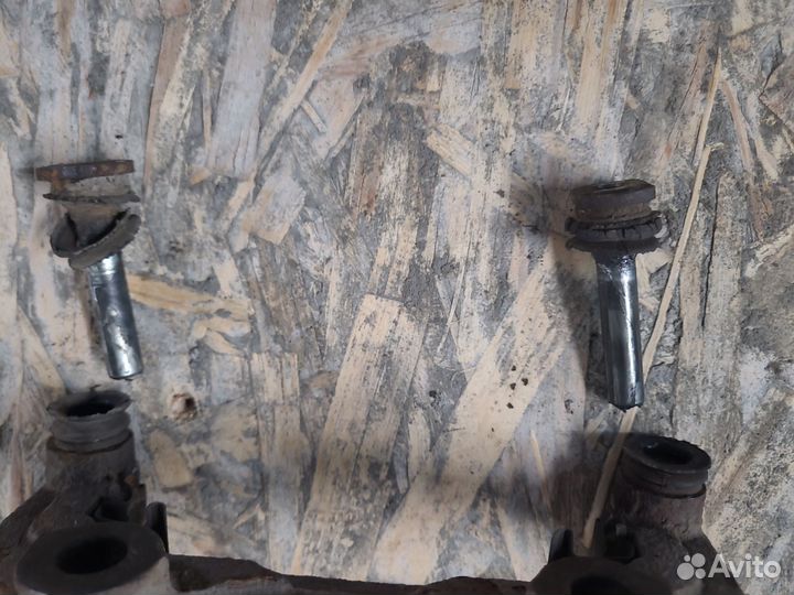 Скоба тормозного суппорта nissan almera classic