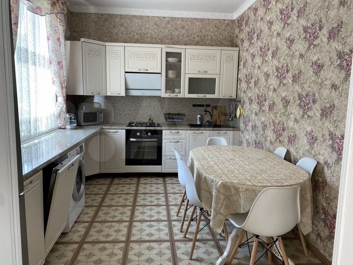 2-к. квартира, 70 м², 2/3 эт.