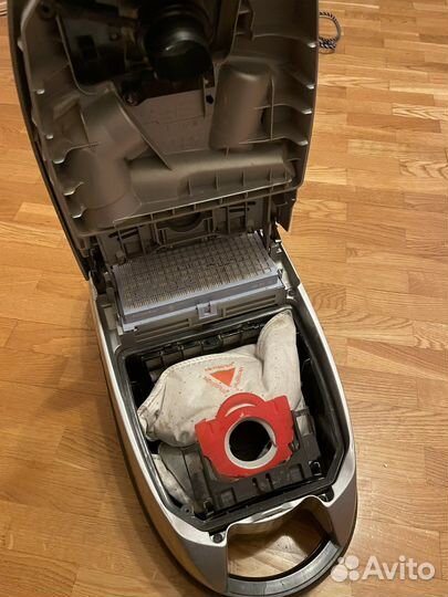 Пылесос Miele S748