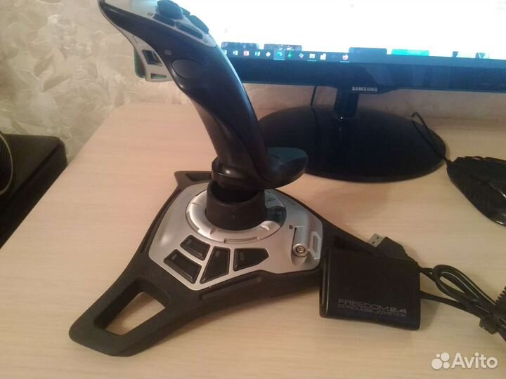 Джойстик безпроводной Logitech freedom 2.4